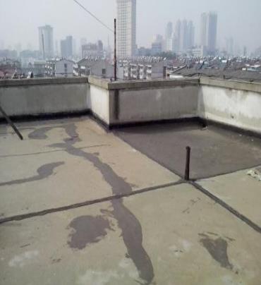 永兴漏水维修 楼顶漏水是什么原因，楼顶漏水维修方法是什么?